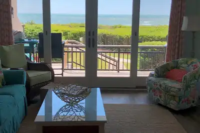 Image de Beau condo premier étage en bord de mer rénové 2019