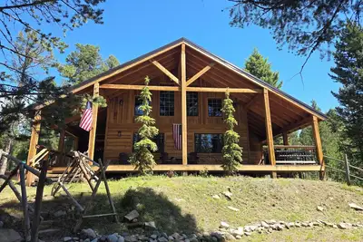 Image de Nouvelle Construction Cabine De Luxe! Minutes de West Yellowstone 10 personnes, Wifi