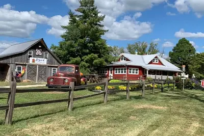 Image de Belle maison de campagne, située dans un zoo près de la ville historique de Westphalie, dans le Missouri