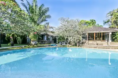 Maya, luxueuse villa avec 3 chambres, jardins et piscine, près de la plage, Seminyak
