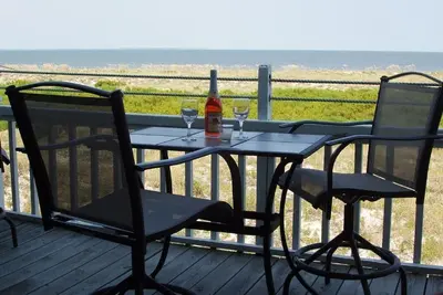 Image de Oceanfront New Deck! Villa avec une vue imprenable! Totalement rénové pour 2018! Reserve maintenant!