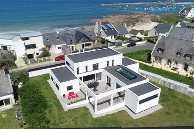 Image de Villa avec spa et grande piscine intérieure, vue mer, à 50 mètres de la plage
