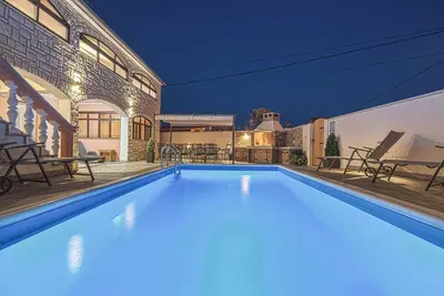 Image de Appartement avec piscine dans un petit endroit