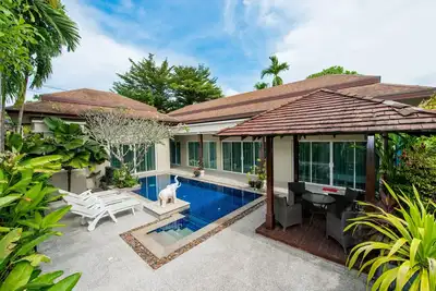 Image de Rawai Villa Le Grand géré par Phuket Hello est situé près de Rawai Beach