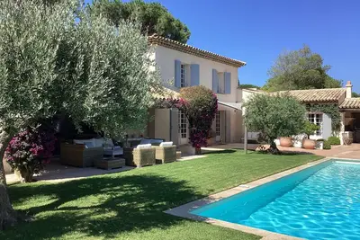 Image de Villa provençale St Tropez- 12 pers - 6 chambres- 4sdb- 800m plage de Tahiti