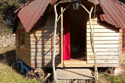 Image de Zome espace d energie et vibratoire. Lisière forêt dans hameau en pleine nature