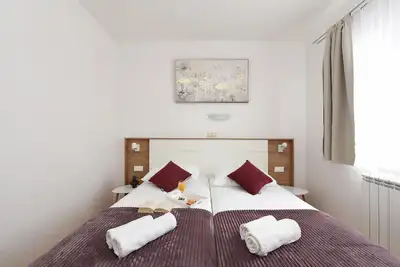 Image de Appartement de vacances Starigrad Paklenica pour 1 - 6 personnes avec 3 chambres Ă coucher - Apparte