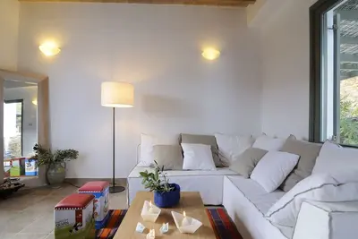 Résidence avec vue latérale sur la mer à Andros
