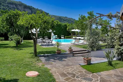 Amore Rentals - Casa Limoneto with Shared Pool, Garden, Terraces and Parking