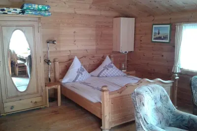 Image de Vacances en gîte traditionnel avec flair - une nouvelle salle d'eau, plage à environ 1 km