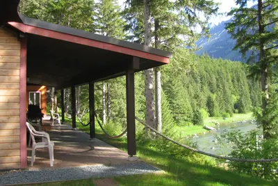 Image de Chilkoot Haven dans la salle n ° 3 de Haines, directement sur la rivière Chilkoot, bain à remous, barbecue