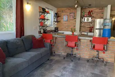 Image de 1 chambre Apt à seulement 3 pâtés de maisons de la plage