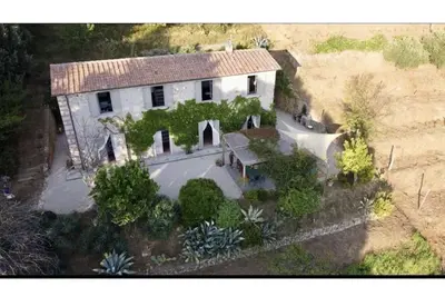 Image de Maison De Campagne Fascinante En Vue Sur La Campagne