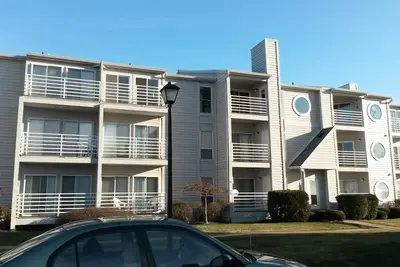 Image de Port Clinton paradis! Récemment rénové 2br / 1 salle de bain condo sur le lac Érié