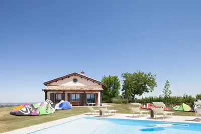Image de \"La Collina\" villa de ferme magnifiquement restaurée à flanc de colline avec piscine