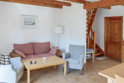 Image de Maison mitoyenne au toit de chaume dans un endroit calme Ă Wieck sur le DarĂź