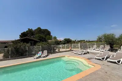 Gîte with 2 bedrooms, Via Ardèche access, swimming pool, large covered terrace,