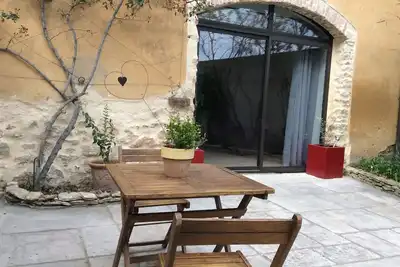 Image de « La Grange » studio charme et tranquillité dans mas, campagne.