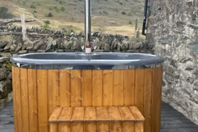 Image de Beudy Bach est un petit chalet au pied de Moel Hebog.