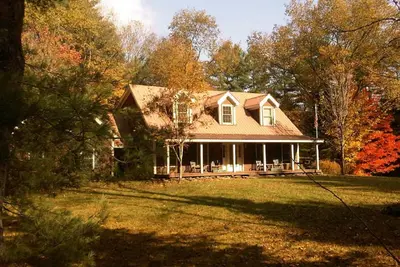 Image de Charmante et spacieuse Vermont Farmhouse