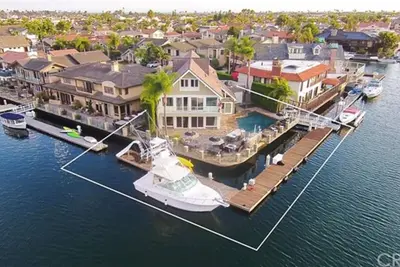Image de Huntington Harbour avec ponton privé