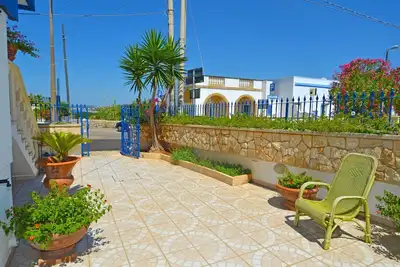 Image de Villa de luxe avec grande terrasse et jardin vue mer