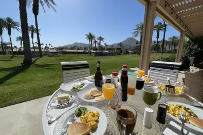 Image de Luxueux Desert Condo Ă Exclusive Indian Wells