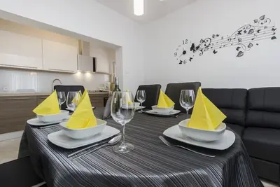 Image de Appartement dans Grebaštica avec vue mer, terrasse, Climatisation, Wifi (886-3)