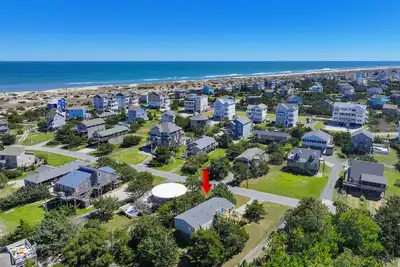 Image de Classique Oceanside Beach House à Salvo! Seulement 6 lots de la plage! Chien-friendly