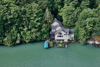 Image de Belle Maison De Bord De Lac Sur Le Lac Skaneateles