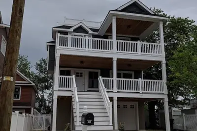 Image de Nouvelle construction 4 chambres au coeur de Beach Haven