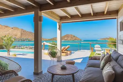 Image de Plage privée, piscine chauffée, kayaks et accès direct à la mer