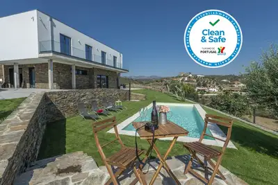 Image de Longra Family Villa avec piscine