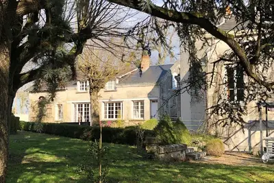 Gîte Au Bonheur Dupré avec piscine chauffée en saison dans un parc arboré 1, 2 ha