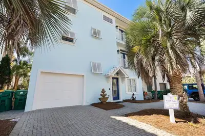 Image de Gated Family Luxury; à quelques pas de la plage privée, de la piscine chauffée et du bain bouillonnant
