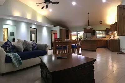Image de Casa Sueno, Jaco Beach 4 chambres Maison privée à quelques pas de la plage