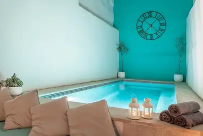 Image de Maison de ville confortable avec piscine privée