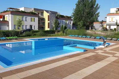 Image de Appartement de vacances vue sur le lac et la piscine