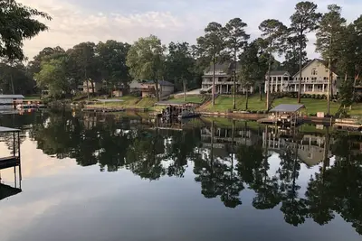 Image de Vue imprenable * Bord du lac w \/ quai de bateau * Renseignez-vous pour les tarifs à la semaine