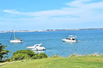 Image de Villa de vacances sur la plage avec piscine au sommet d'une plage semi-privée (au sud de Lisbonne)
