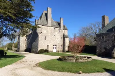 Image de Séjour médiéval de charme : château du XVème avec jardin, cheminée et tout confort moderne