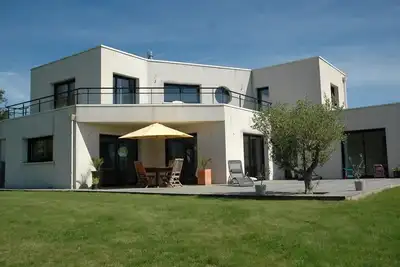Image de Villa moderne dans un grand jardin à quelques minutes de la mer