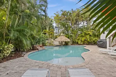 Image de Minnie Cottage- Beautiful 3 bedroom with heated pool/spa and short walk to the sandy beach