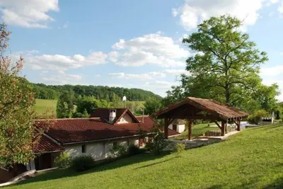 Image de Beau gîte situé sur 2 acres, à quelques minutes à pied du village