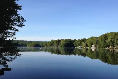 Image de Waterfront Cottage avec grand quai