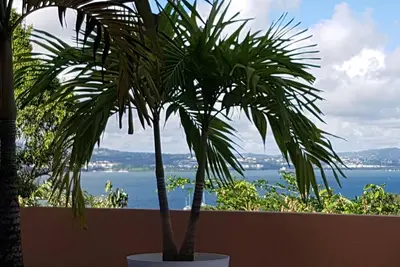 Image de 3 bedrooms apartment residence with wooden deck pool and sea view