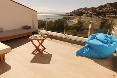 Image de Moderne maison avec vue sur la mer, près de la plage à Almadraba, Roses
