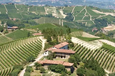Image de Vue exceptionnelle, typique maison du vieux Piémont restaurée près d'Alba, Piémont