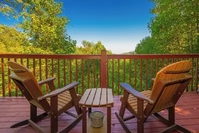 Image de Rocking Bear: Vue sur la montagne! S / Isolé, ��quipements haut de gamme, terrasses spacieuses, bain à remous, à proximité des attractions!