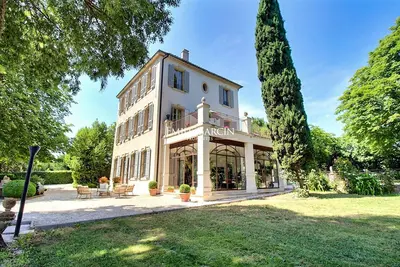 Image de Bastide for rent 10 min from Aix-en-Provence amidst vineyards